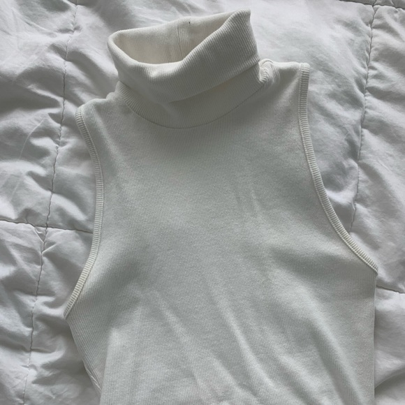 ZARA cropped turtleneck tank - Picture 2 of 3